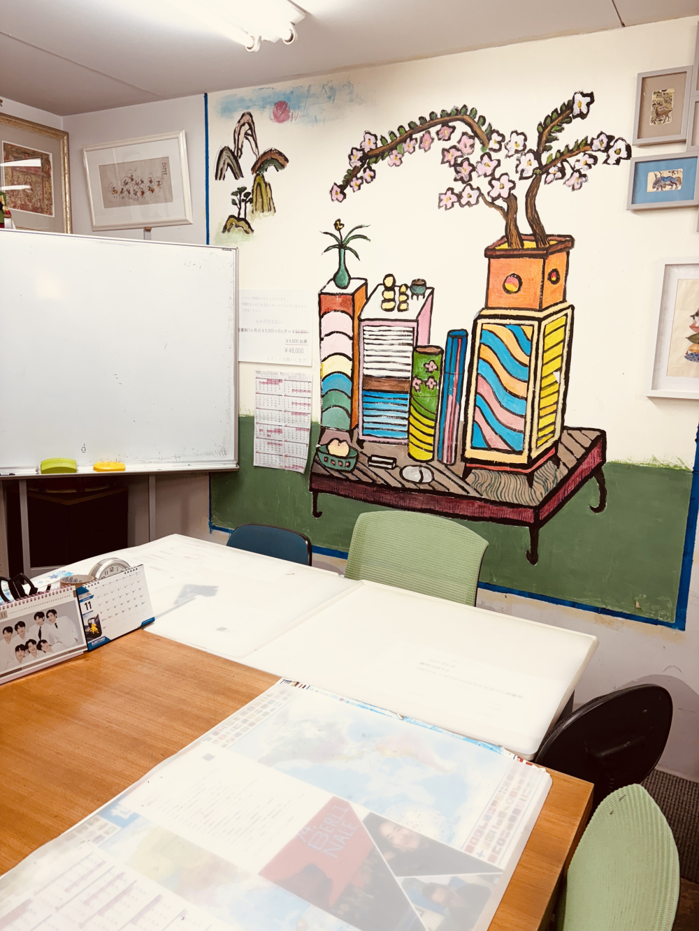 教室内の壁画